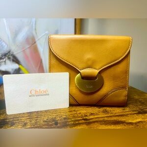 Authentic Vintage Chloe Metal Plate Logo Carmel Tan Leather Bi-fold Wallet